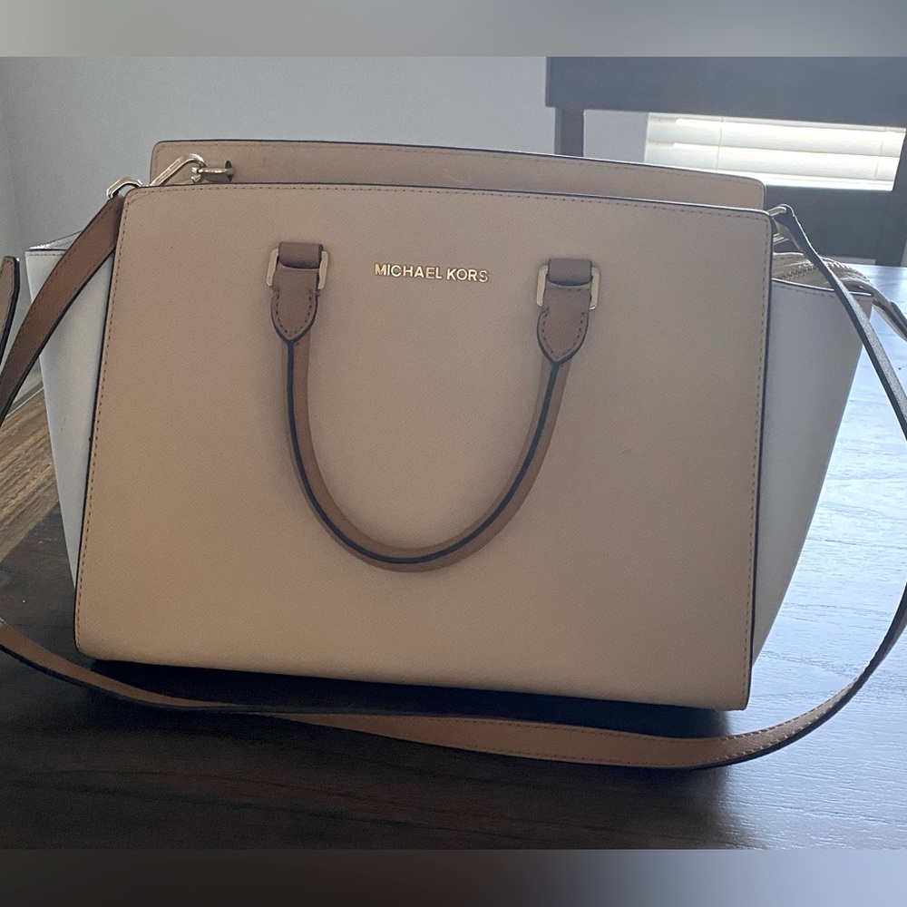 🤎Michael Kors Tan & White Large Tote